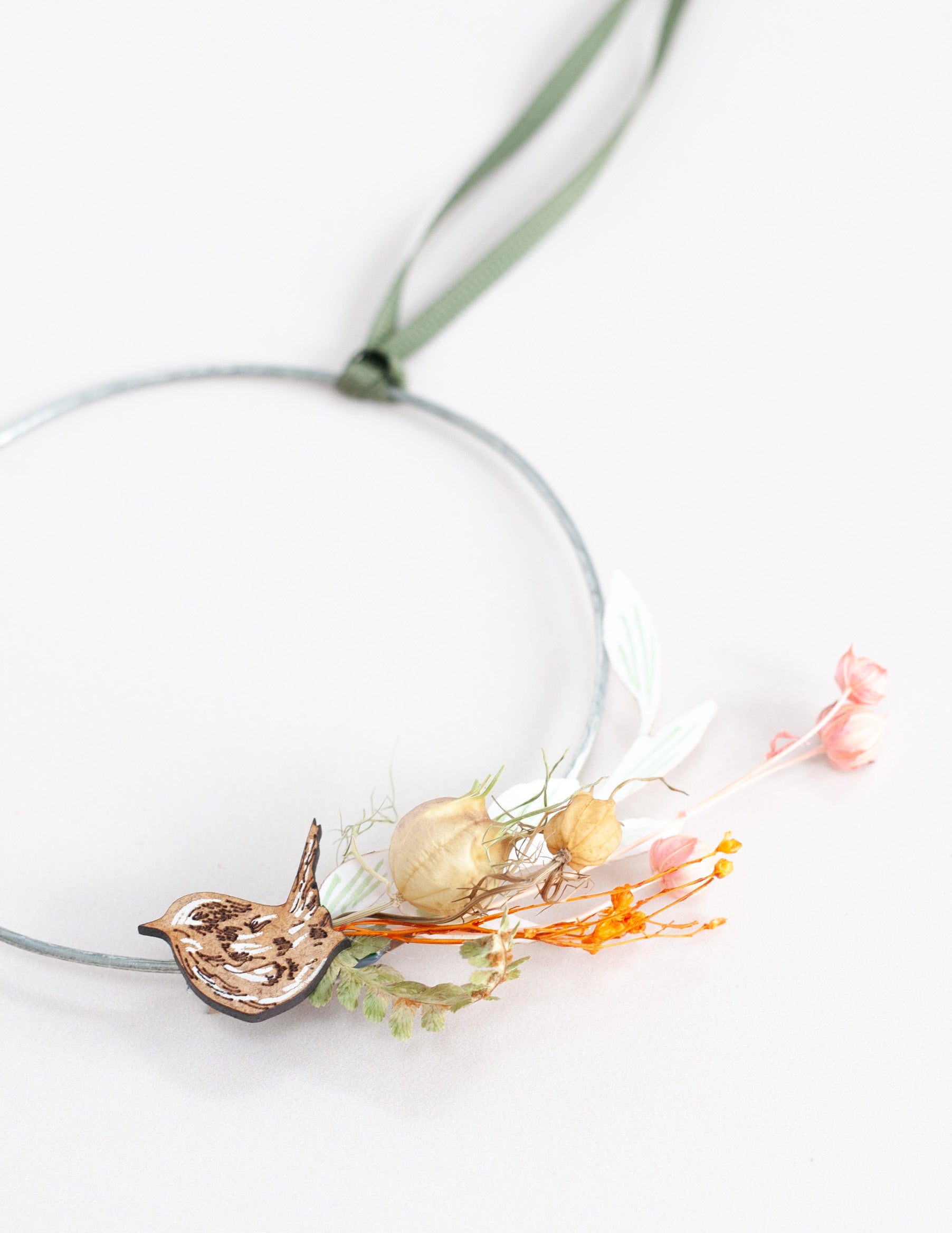 Small Decor Hoop with Wren and Foraged dry flowers